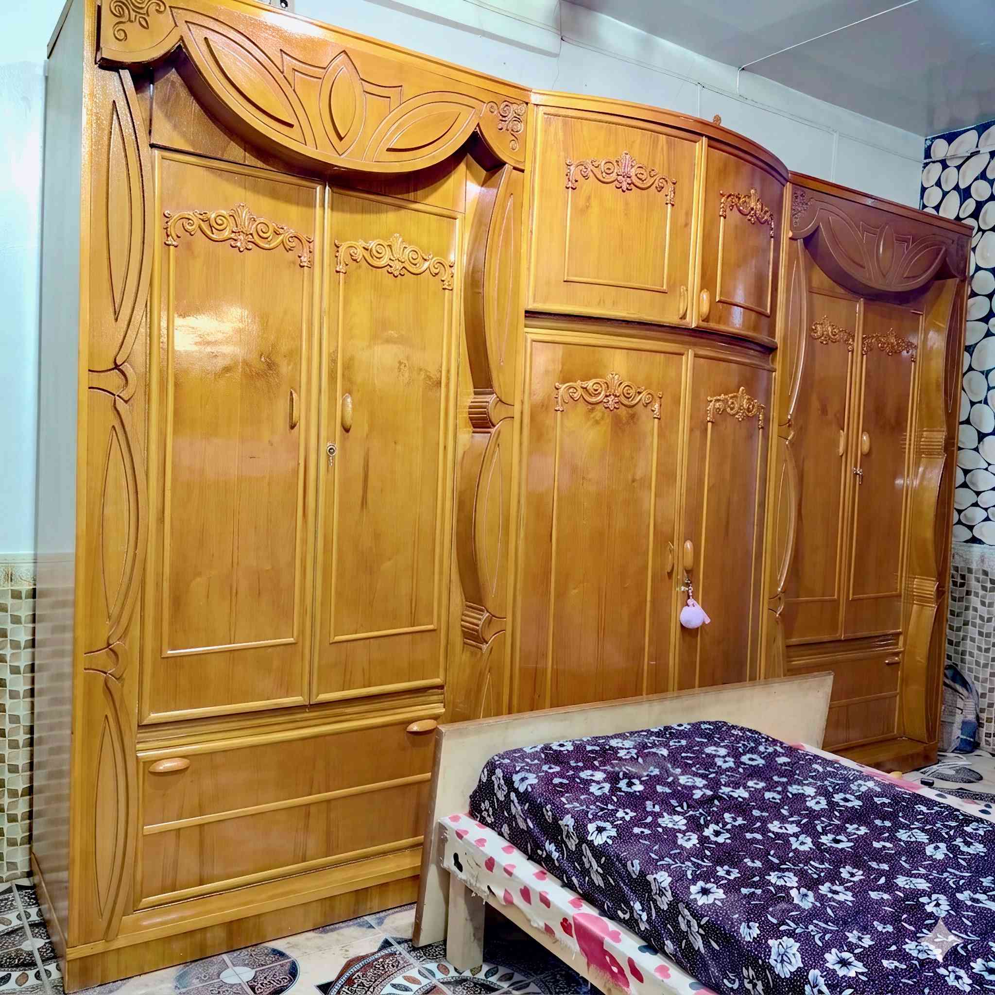 غرفة اخشاب صاج تسكام درجه أولى داخل وخارج صاج ام السته طابقين ام المسرح جملون ام الاناره مستخدم نضافة 100بل 100موديل راقي كنتور دنك زاويه كنتوريه ملحق دوشمه وترتيب واناره ضهر جرجوبه براغي ملحقات كامله للبيع الديوانيه اتصال ***********
