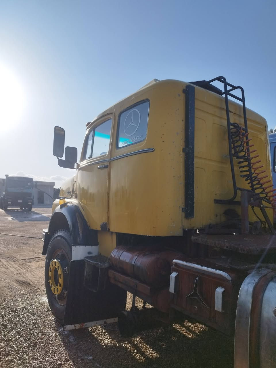 معرض الوان لتجارة السيارات والمعدات الثقيلة يرحب بكم
اقجم سوبر راس 
موديل 1981
كير 130
اكسل جي اف
سياره جهازه العمل
السعر 165ورقه وبيها مجال 

العنوان الانبار الفلوجة الخط السريع
*********** صلاح الحلبوسي
*********** 
*********** عبود الحلبوسي 
***********
