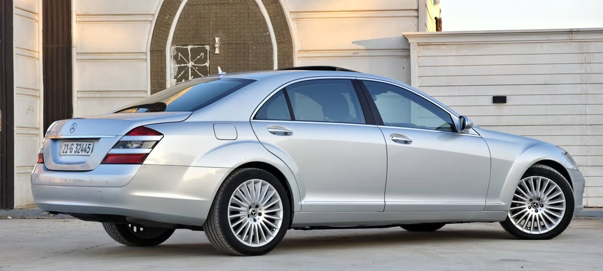 تحفه للبيع S550 
محرك V8
موديل 2005 
رقم شمالي بسمي 
قطعه وحده صبغ 3 قطع كلير فقط باليبان السونار مرفق مع الصور اخر صوره 
جديدة جدا ماشيه 147 الف 
جاهزه بدون نقص برغي 
باب طويل فول مواصفات  
5 بردات كهرباء 
كشنات كهرباء 4 خزن ميموري
12 ايرباك 
ابواب +جنطه شفط+مري شفط تحكم كهرباء 
لايت داينمك وي الستيرن +زراك لايت 
ستيرن كهرباء 
سستم صوت هارمن كاردن
السعر 185 ورقه 
عنواني واسط الكوت 
للاستفسار الاتصال على الرقم 
***********
***********

