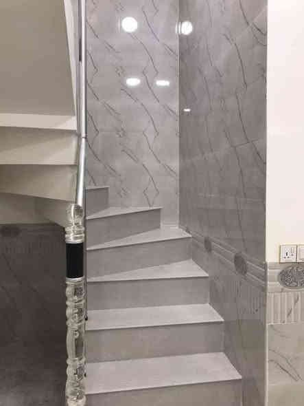 بيت للبيع طابقين 54متر 
بناء درجة أولى في كربلاء حي الزهراء
              شارع بغداد مقابل عامود 20 قريب للشارع
كافة الخدمات ماء كهرباء مجاري تبليط
        السند 25
يتكون البيت من استقبال +صاله +صحيات 
+مطبخ أوبن مفتوح على الصاله
الطابق الثاني يتكون صاله + غرفة نوم عدد2 نظام سويت مع صحيات  والبيتونه
السعر 120مليون 
عقارات كربلاء في حي العباس ع ***********
