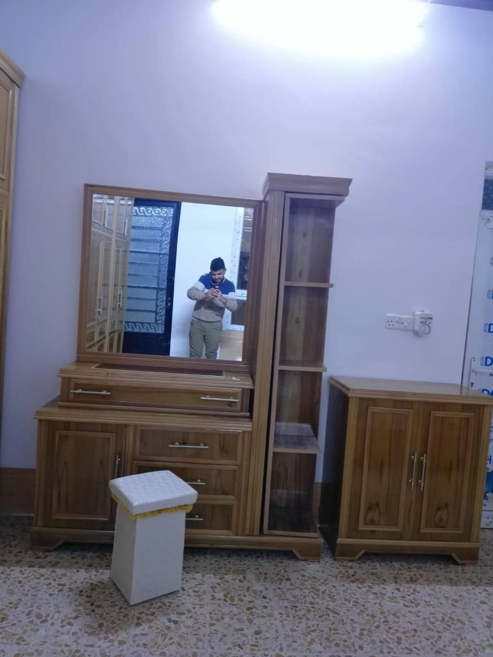 #قسط_غرفتك_براحتك
✔️ ويانا مدة التقسيط سنة و نص بدون مقدمة 
✔️ لحاملي ماستر كارد الرافدين من الموظفين و المنتسبين و المتقاعدين
✔️ يوجد فصال حسب الطلب
✔️ يمكنكم استبدال غرفكم القديمة بغرفة جديدة وتقسيط الفرق
✔️ غرف نوم باحدث الموديلات من خشب الصاج
📌العنوان : الموصل / الجانب الأيمن / الصناعة القديمة / اليابسات
📱اسياسيل : *********** (يوجد واتساب)
📱 كورك : ***********(يوجد واتساب
