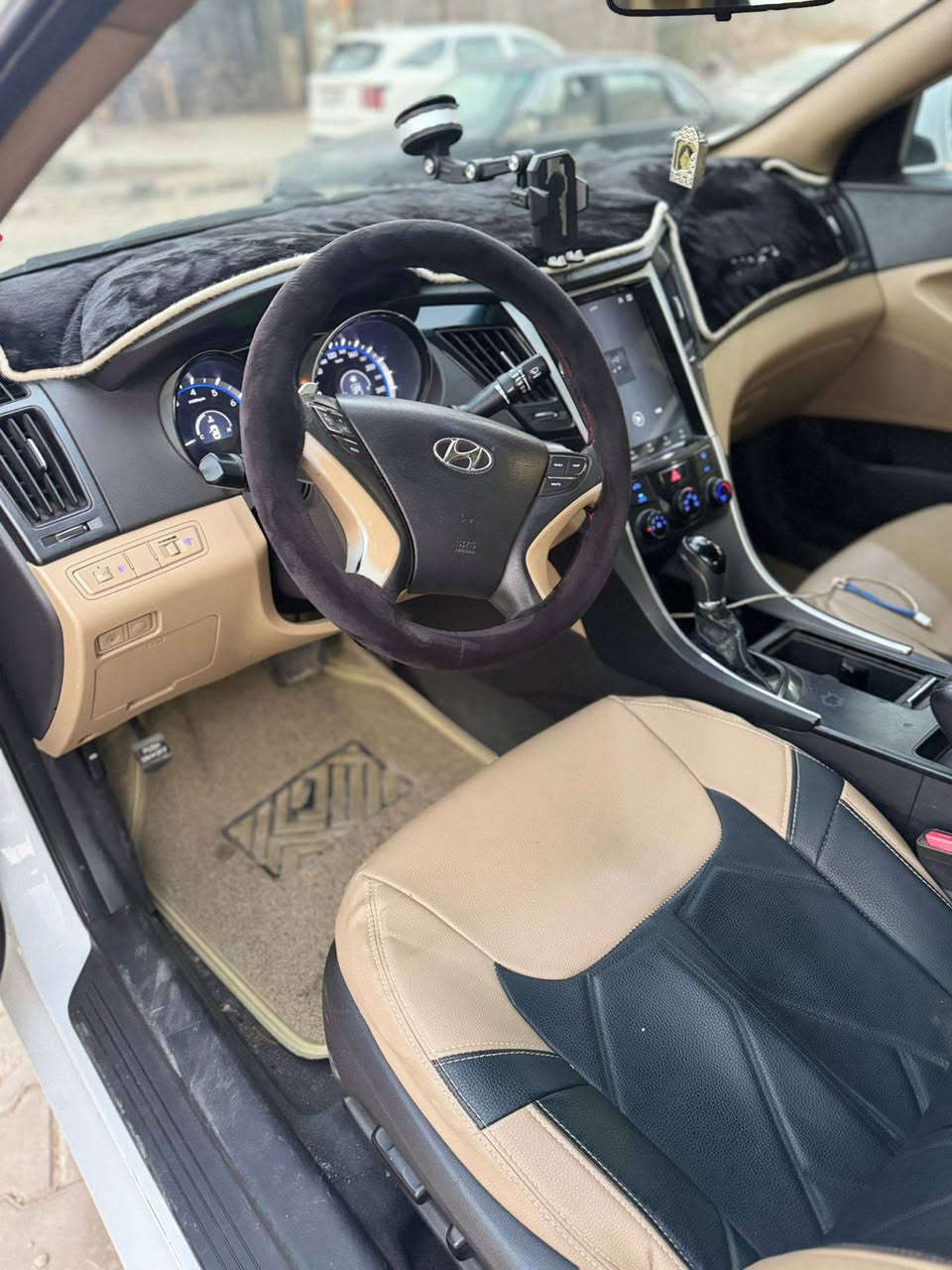 السلام عليكم 
للبيع هونداي سوناتا 2014 
خليجي الشركة العامة 
السيارة كفالة عامه من صبغ وبارد 

عنواني بغداد اليوسفية الستفسار علا هاذه الرقم 
***********
***********
