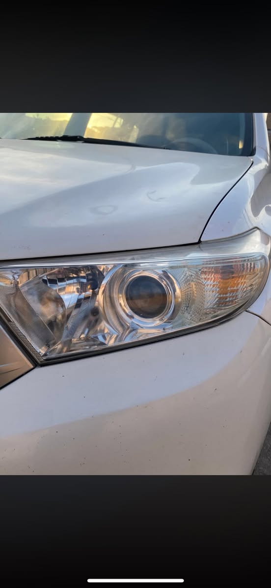 بسم الله الرحمن الرحيم 
هايلندر 2011  
رقم بغداد 
V6 3500
تو ويل 
ماشية 147 ميل 
ابيض صدفي 
محرك كير بلاد   لارواجز لاتنقيص و مامفتوح 
سيرفس بشركة المبدع وكيل تويوتا بالفلوجة يعني تبديل الدهن  والصيانة كله عدهم والوصولات عندي دهن الكير مبدل ايضا 
غرفته نظيفة مثل موضح بالصور
لايت زنون اصفر ناصي عالي 
السيارة مال جناي يعني مامخلي بيه اي نقص 
فتحة سقف كشن كهرباء  شاشة تدفئة كشنات تبريد ثلاث قطع السيارة ما تحتاج اي شي لا صدر لابريك وطخم تايرات جديد 
السيارة مبدل جاملغ جهة الراكب والبنيد مصبوغ  فقط مابيه دواخل 
السعر 197 
مكان الانبار القائم او الفلوجة
0782 135 76 99
