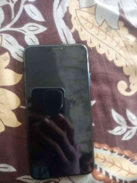 تلفون ١١برو ماكس مكفول نموذج N  ذاكرة ٦٤ بطارية ٨٤ مكفول ما مفتوح ب ٤٠٠ و بي مجال للتواصل ***********
