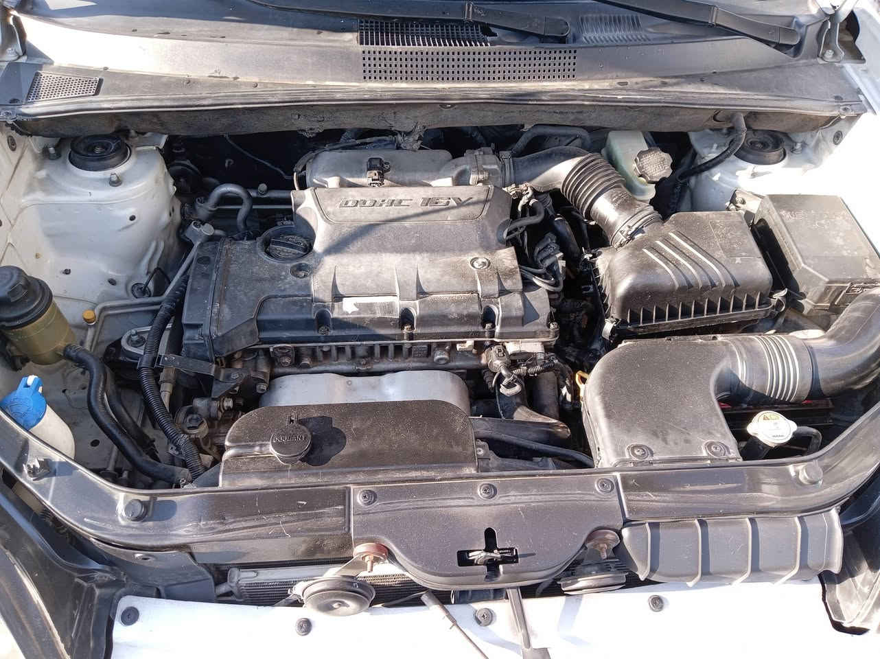 سلام عليكم توسان موديل 2009 بسمي هزه وسنويه جديده كوريه بيهه بابتين مبدله بلاديه بدون صبغ الكفرات لبلاستك مصبوغه بس جاهزه كلشي شغال مواصفاتهه معروفه سونار مرفوق معه صور السياره مكينه 4سلندر رقم بغداد مكان السياره بغداد البنوك قرب مستشفى  الشعب الجديده سعر 107تصال *********** سيد حميد
