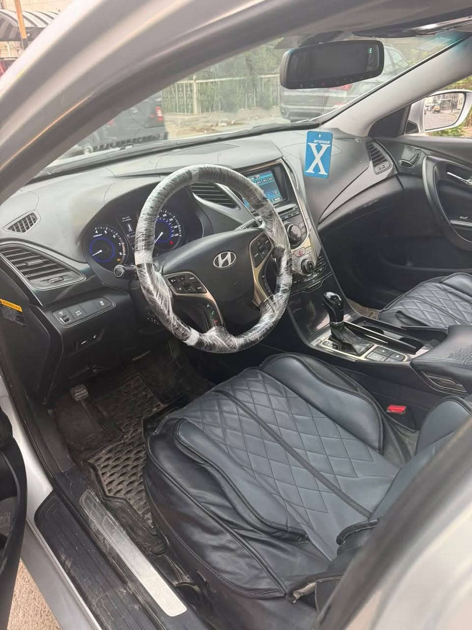 السلام عليكم ازيرا للبيع موديل 12 امريكي السياره vip ميحتاج احجي المواصفات فول للأخير بأسمي سنويه وهزه جديده الحادث جاملغ امامي اليمين والبنيد مصبوغ والسونار موجود ضمن الصور السعر 115 وبيهه مجال للطيبين مكاني بغداد 
*********** بغداد, العراق
