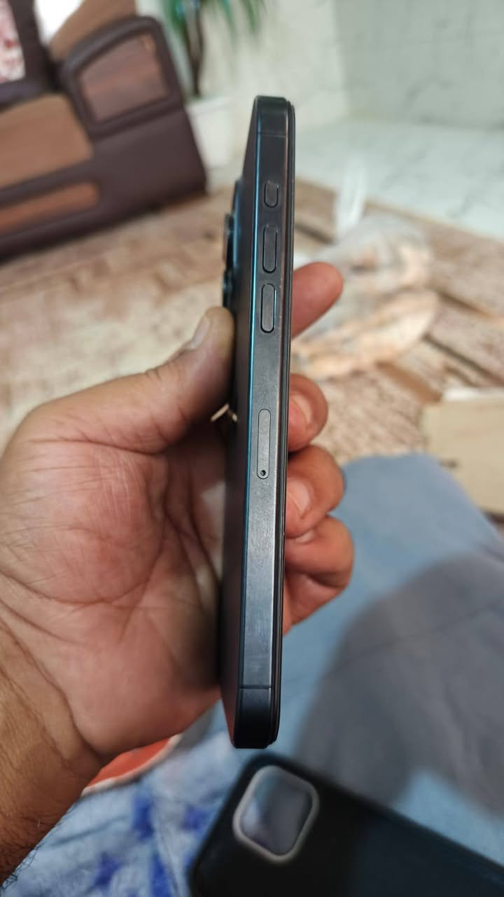 إيفون 15 بروماكس
ذاكرته 256
 بطاريه 86 مفتوح مبدل شاشه
سعره 850  وبي مجال قليل 
***********
