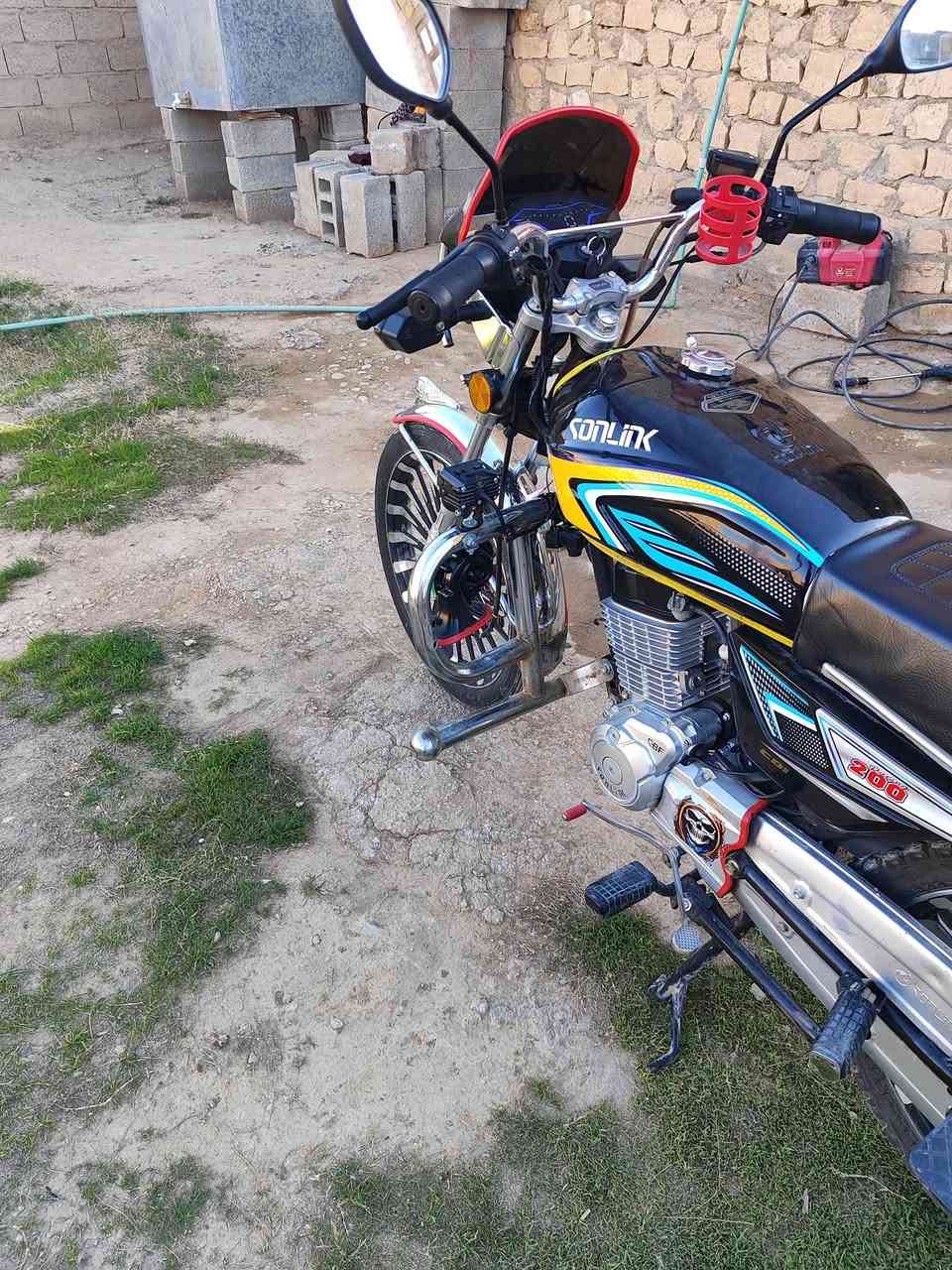 السلام عليكم دراجة سولنك 24 محرم زنجيل محرك 200 للبيع وترهم مراوس حسب القناعة مكاني القائم حصيبة ***********
