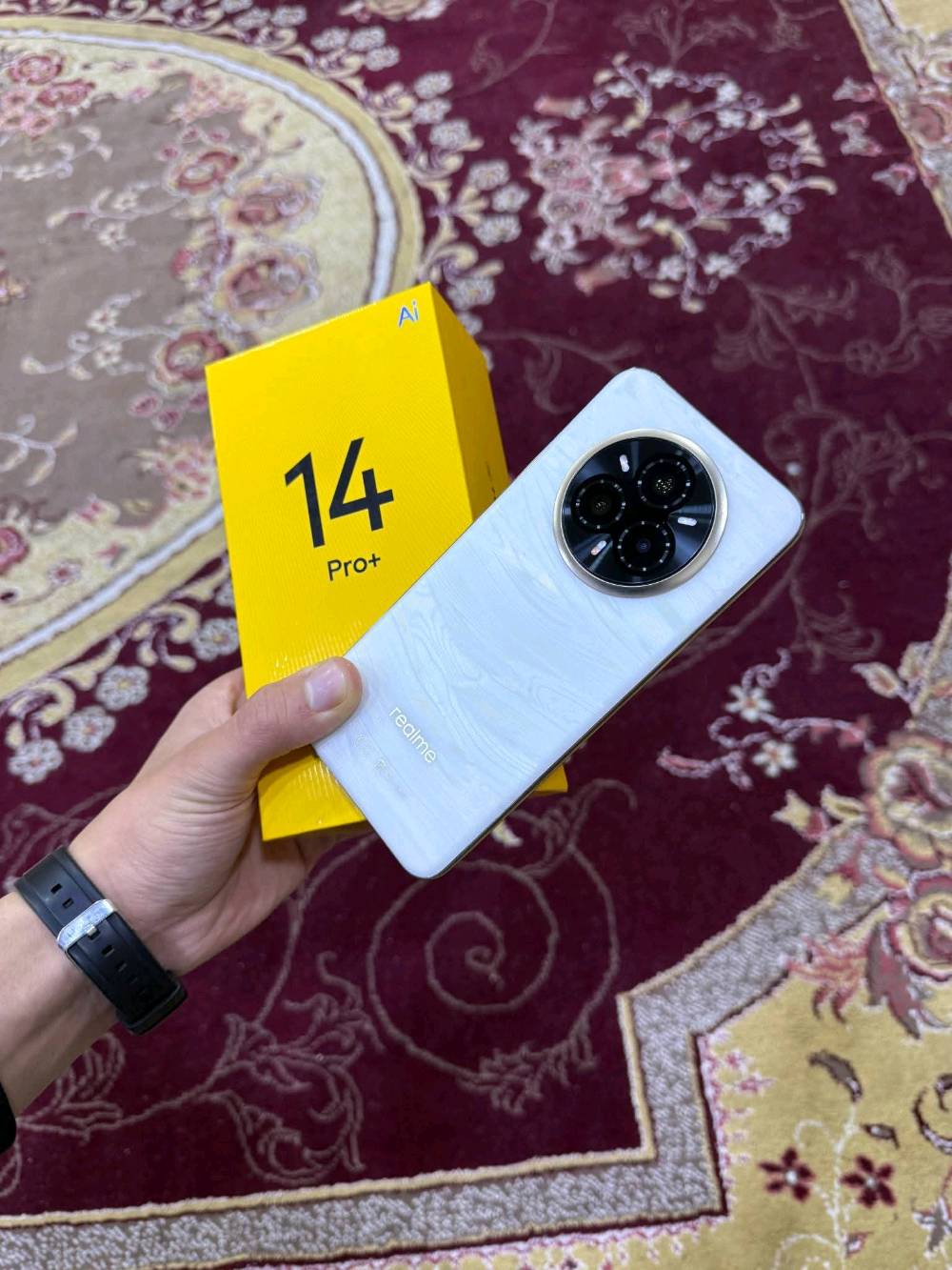 ريلمي 14 برو بلس . بطل التصوير زومة 120X .
ذاكرة 512 رام 12+16  كامل ملحقات اخو الجديد مكفول من كلشي . بطاريتة 6000 مع شحن سريع 80w .. للبيع السعر 510 الف وبي مجال قليل مكاني الديوانية - قضاء الشافعية 