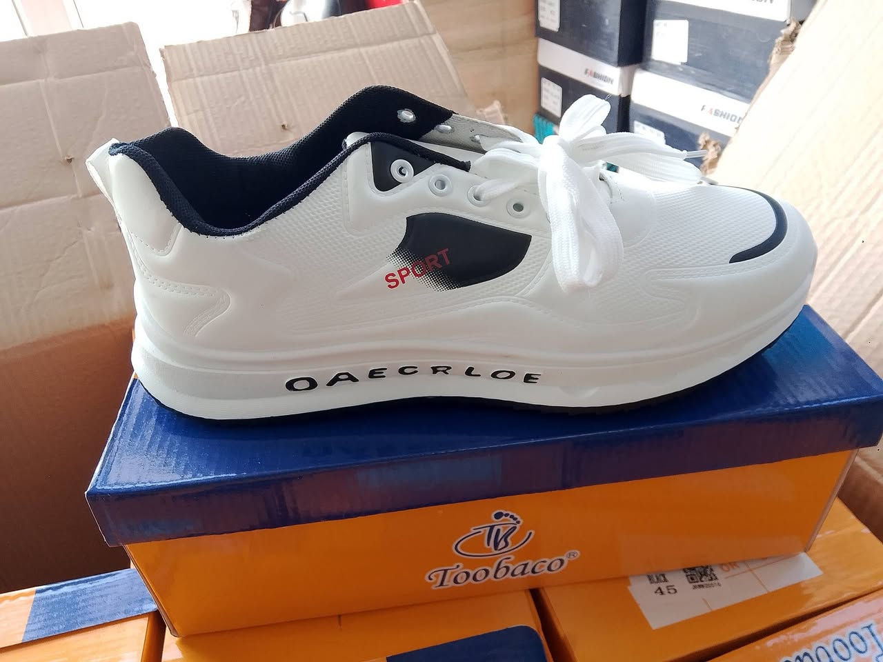 عروض راس السنه 
حذاء رياضي ابيض واسود 
قياسات من44الى47 
واتساب ***********
