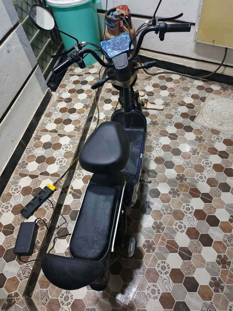 دراجة كهربائية (سكوتر) للبيع – نظيفة وجاهزة
سعرها 250 وبيهه مجال قليل مكاني انوار 
‏‪***********‬‏
