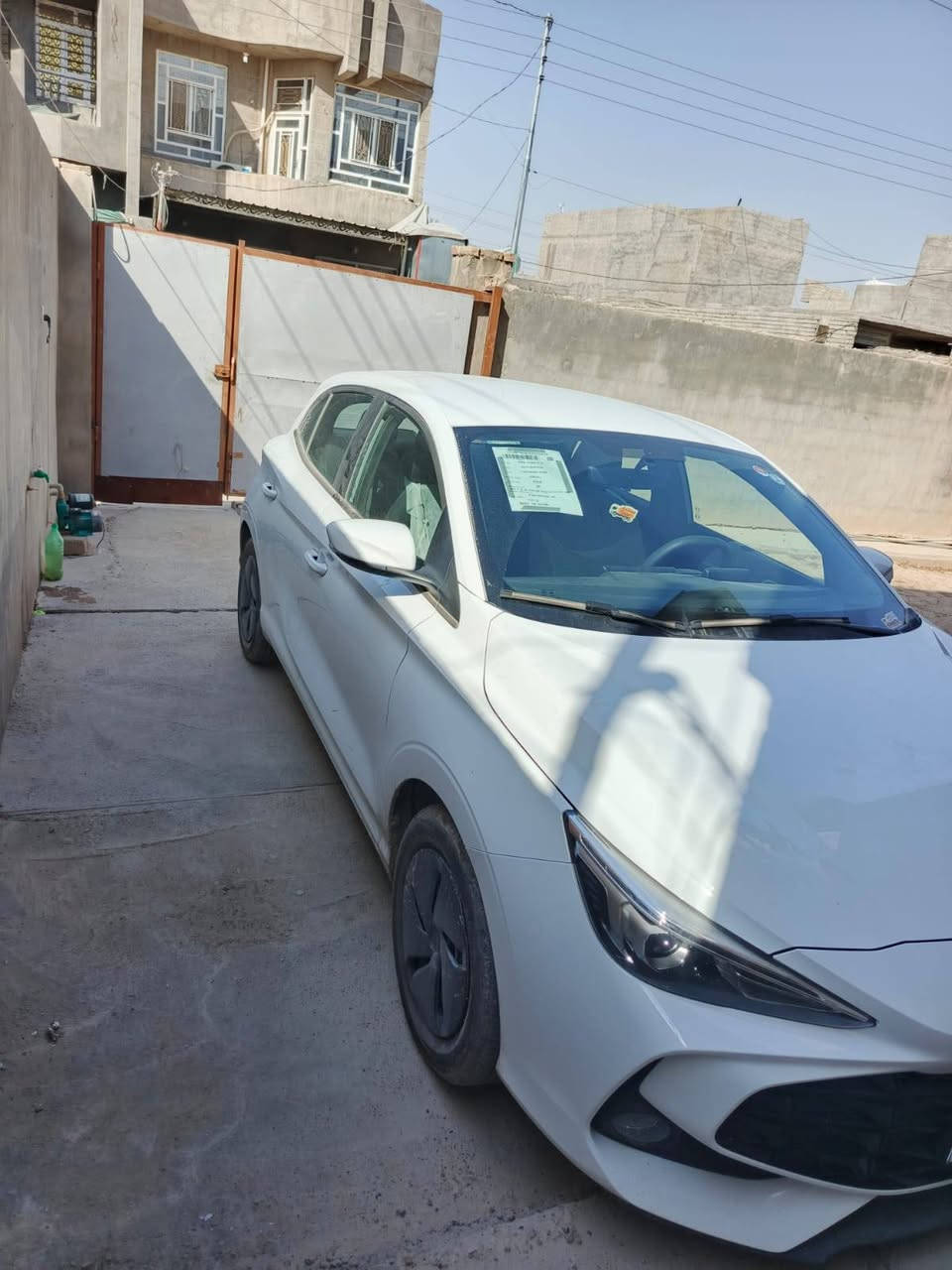 سياره MG3/2025
سياره ماشيه ٣٧٠٠  الف كيلو متر 
سياره ضمان 6 سنوات 
سياره مكفوله كفاله عامه 
عدى ملاحظة جدا صغيرة مبينة بالصورة
سياره تتحول باسم مشتري
