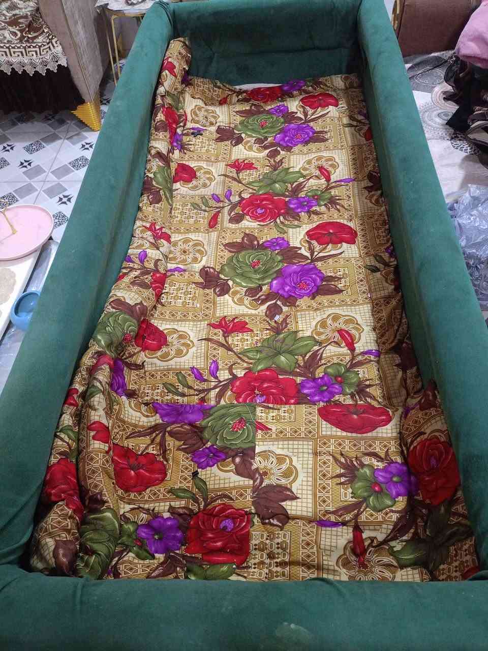جربايه أطفال مغلقه نجاره جديده بسعر 60 ألف وبيه مجال بسيط للاستفسار ***********
