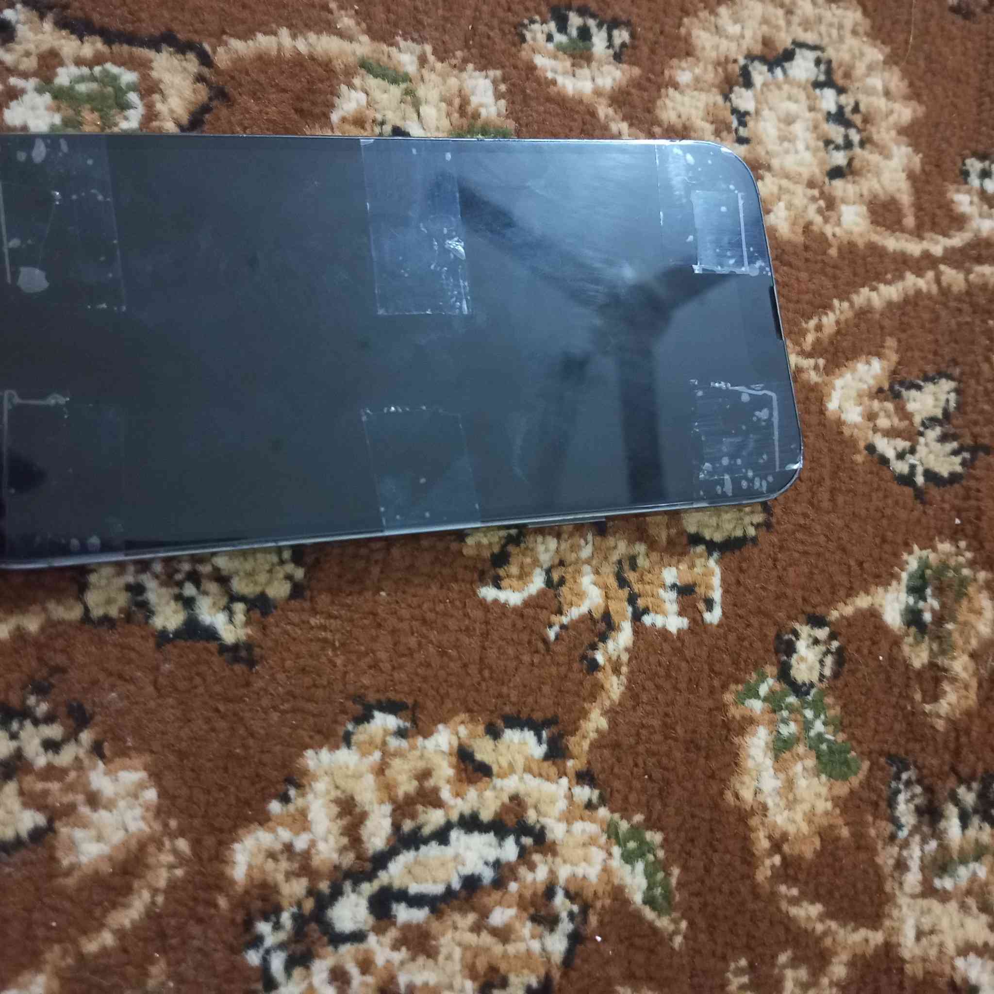 سلام عليكم تلفون ايفون ت31ستوني بدلاه شاشه ونضيف حيل ***********
