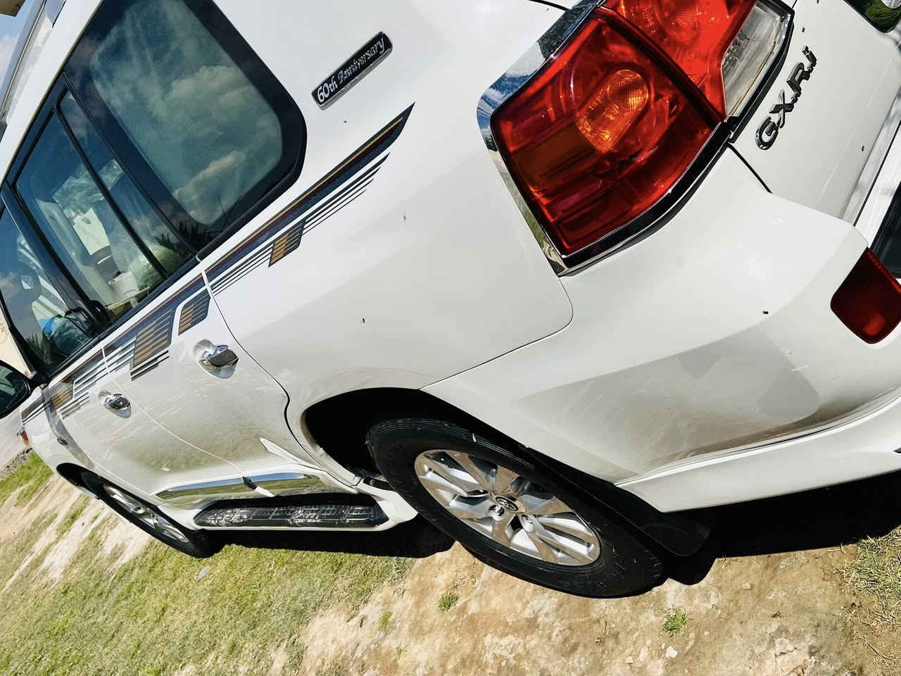 سلام عليكم
لبيع لاندكروز موديل 2010 

السياره كلش حلوه رقم بغداد بسمي تحويل مباشر 

السياره. السونار مرفوق. بل منشور مكينه و كير جدد 

السياره خير من الله مال جناي 

كلش جديده 

العنوان تقاطع نهروان بنفس التقاطع 

الستفسار. ‭0785 205 8090‬

السعر275 بيها مجال بصيط
