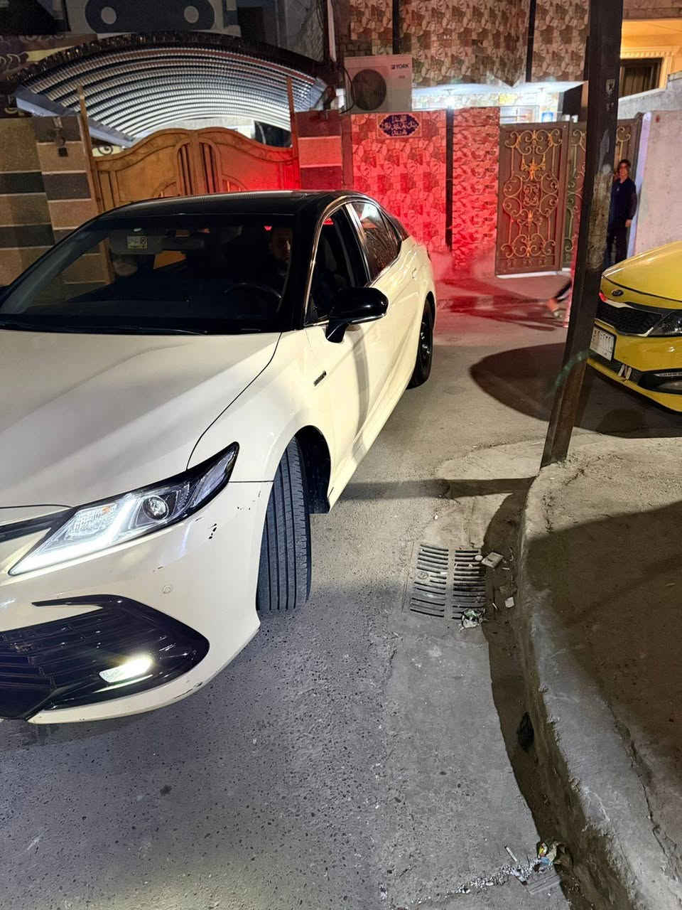 بدون حادث صبغ ستيكرات
بدون تبديل  
ماشيه 68000 الف حقيقي 
سياره هايبرد محرك 2500 
مدوشمه الارضيات سياره تخم تاير جديد
سياره جاهزه عنوان بغداد جديده 
اي ستفسار اتصل ع رقم ***********
