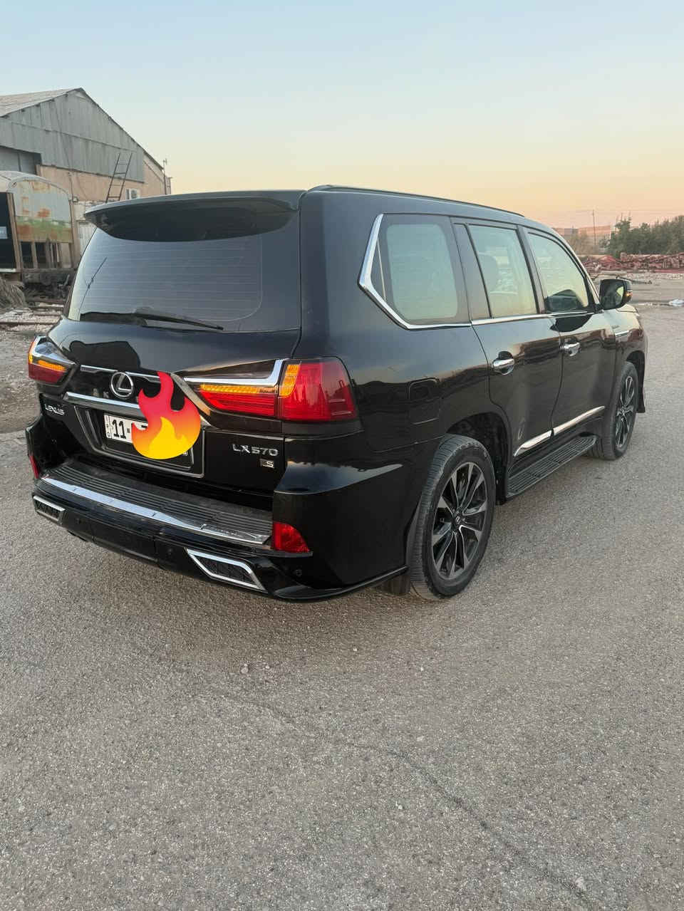 السلام عليكم 
لكزز موديل 2010 محدثه 2021 فول موصفات رقم بغداد الدولي سعر 340 وبيه مجال رقم ***********
