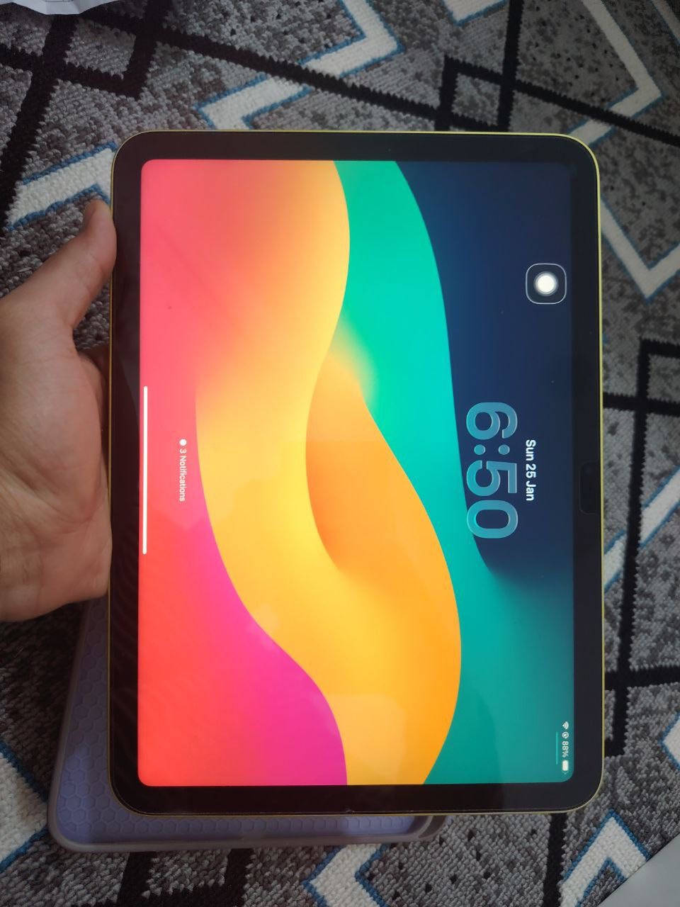 ايباد 10th مستخدم نضيف كلش
ايشي مابيه شاحنه وياه وكيبل وكارتونه وكفر ازرق
 ذاكره 64  سعره 450 وبيه مجال بسيط
تواصل ***********
