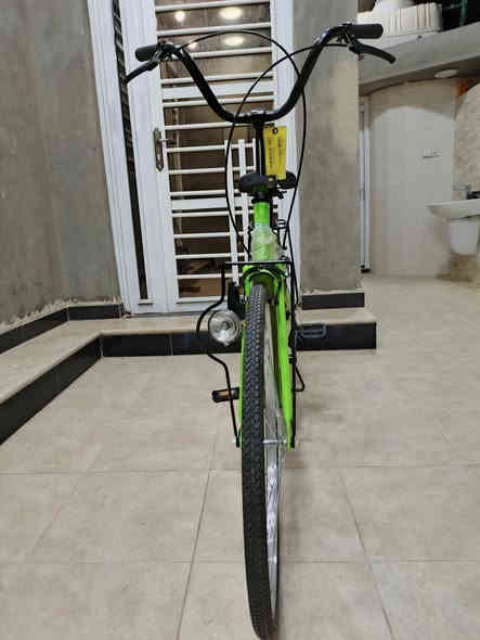 السلام عليكم بايسكل للبيع بناتي حجم 26 المكان كوت حي الحكيم نزلت الوائليه السعر  135ا  بي مجال   رقم الهاتف ***********
