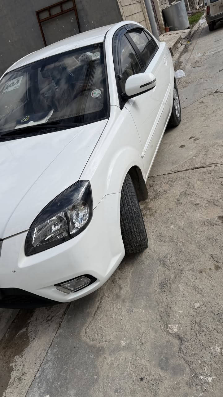 كيا ريو 2012 كلش كلش نضيفة بدون صبغ فقط شوية من الدائر الورة رقم اربيل سيارة جاهزة للتواصل 
***********
