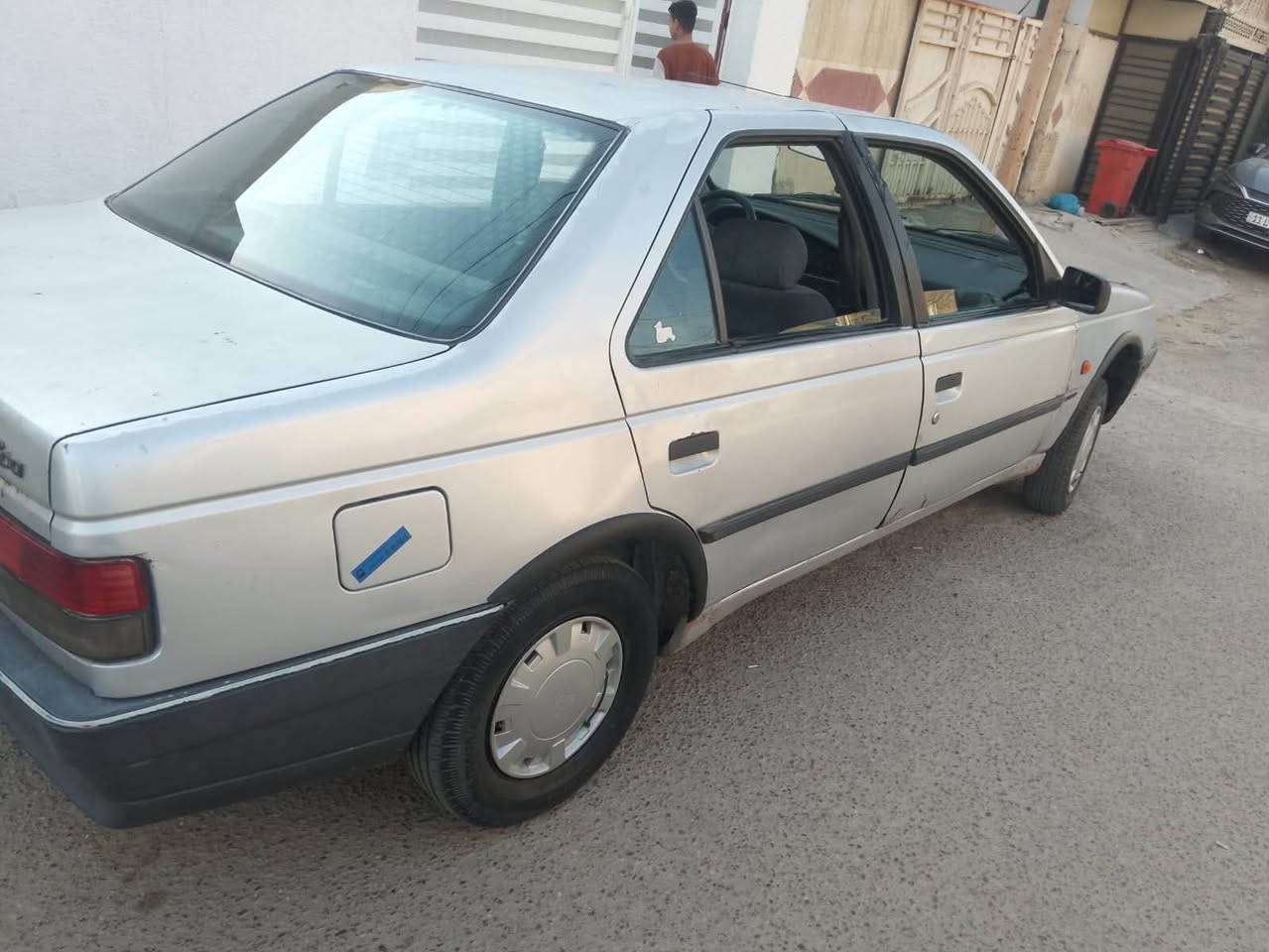 بيجو روى 2009 سيارة حلوة كير محرك جدد كشر نضيف بيها بس جاملغ امامي فقط مبدل الايمن باسمي السيارة مكانها سيديه رايدها  25 ورقة 
***********
