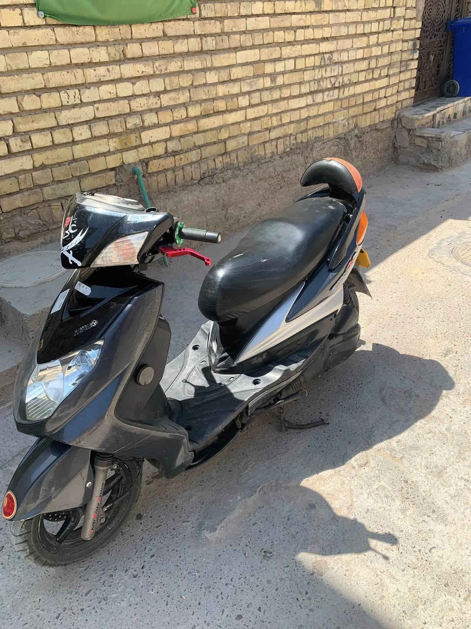 سلام عليكم شباب سكنس فحل نوزل خطين ام الطلاعات الدراجه شما تكول عليه جديده قليل بحقها مال جناي بالحقيقه احله بعد مابيه اي نقص كلشي بيها نضيف ومرتب كفاله عامه السعر 900 بيها مجال بسيط مكاني بغداد مدينه الصدر هـ***********
