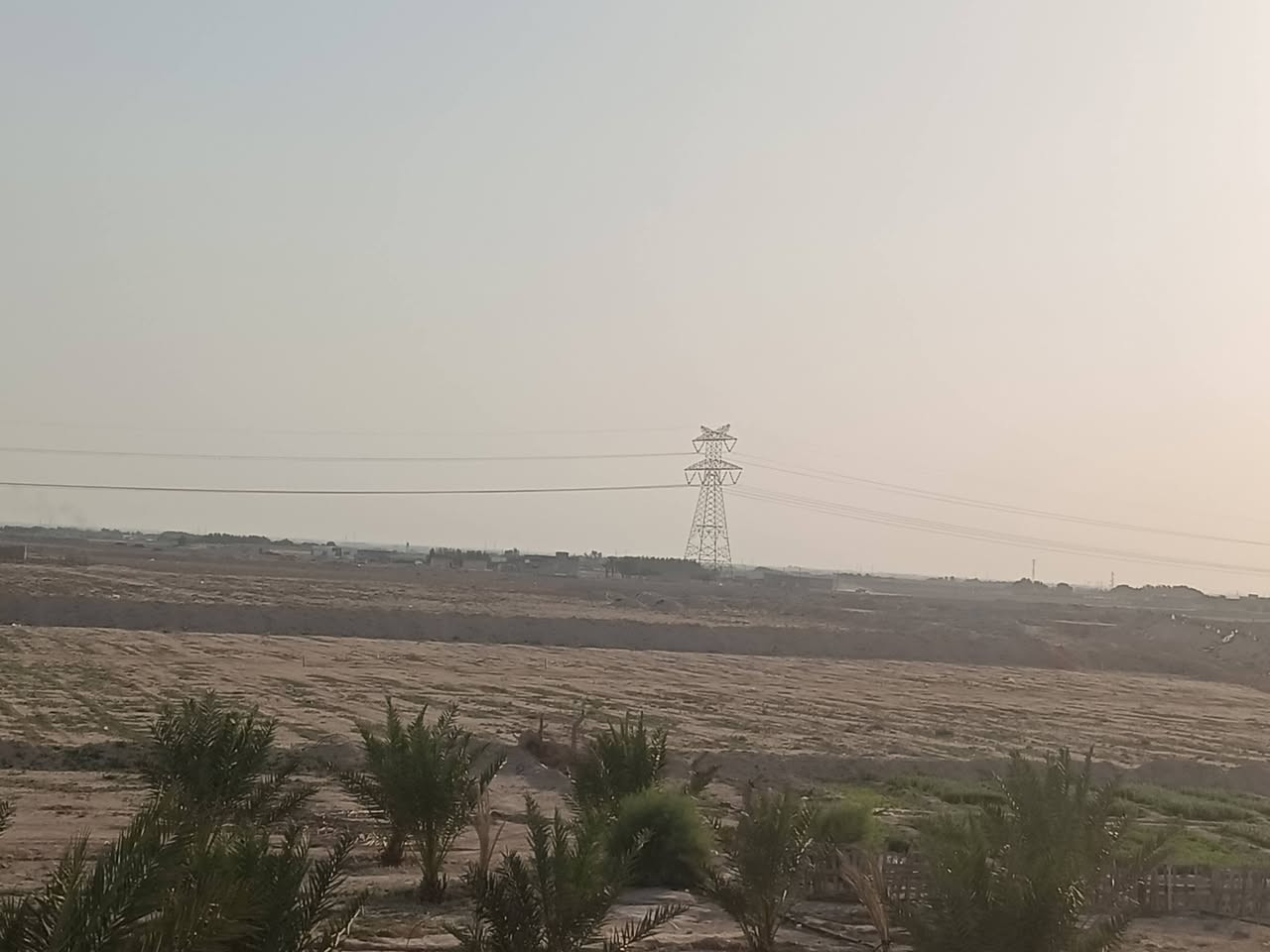سلام عليكم اخوان دوانم للبيع مع كهرباء عقد مجدد قريبة على سيطرة النفط اللي قريبة على حسينية الزهراء الاتصال او الاستفسار على هذا الرقم ***********
