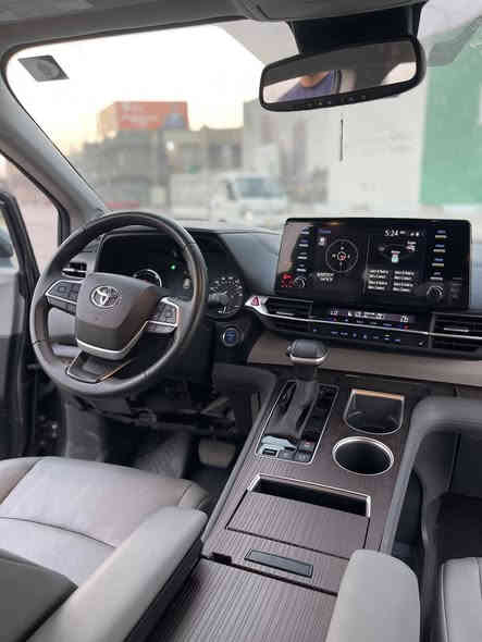 السلام عليكم ورحمة الله 
تويوتا سيينا للبيع تم تنزيل السعر إلى 275 ورقة و بيها مجال بسيط ***********
