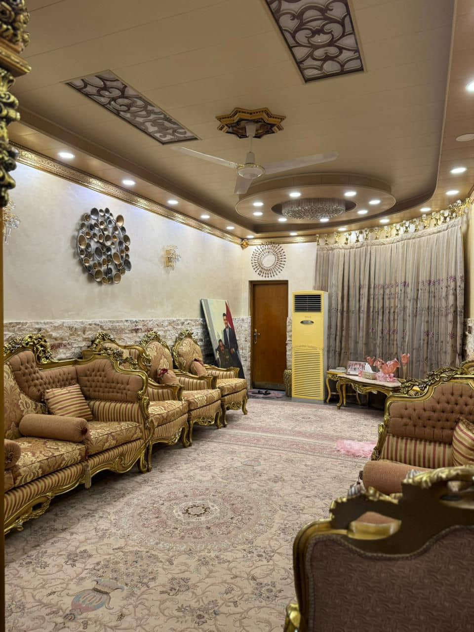 🏠 / دار للبيع المساحة ٢٠٠  م طابو صرف 

                     واجهه ١٠ م / نزال ٢٠  م

           الطابق الاول / مطبخ حار بارد. أستقبال  . هول .غرفتين نوم . مجمع  صحيات  . كراج كبير . 

الطابق الثاني / غرفتين . هول . مجمع صحيات 

🌏 الموقع / البكرلي يبعد ٢٠ متر عن سكة قطار يقع ع الشارع العام
           
       
              
#لمعرفة_السعر  (((مراسلة الصفحة )))

 للأستفسار أكثر مراجعة مكتب 

#حسنين_للعقار بداية شارع الحسينية من جهة شارع ٦٠ او الاتصال ***********
