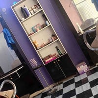 كرسي للإيجار • صالون نسائي • قرب مدرسة البدع