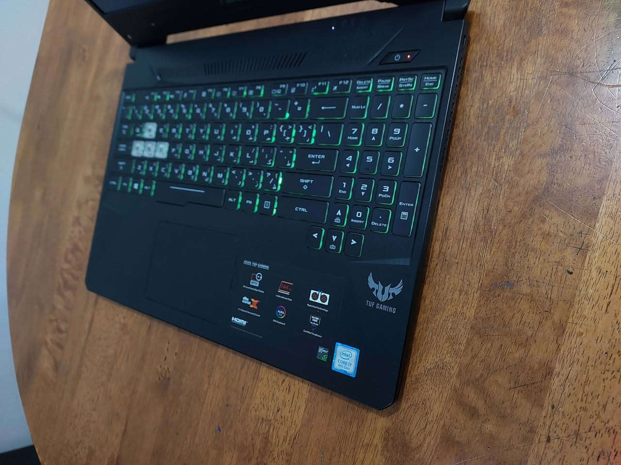 السلام عليكم ..لابتوب الالعاب والبرامج الهندسية والتصميم والمونتاج  من ASUS  شاشة حجم  15.6 دقة  FULL HD 1080 تردد 144 هرتز  ...معالج كور اي  7  الجيل الثامن فئة H (من اقوى فئات المعالجات)..كرت شاشة خارجي منفصل من نيفيدا GTX 1060 الكلي  14  كيكا  ( 6 كيكا خارجي منفصل و8 متصل ) ..  رام بحجم  16  كيكا  .. هاردين خزن الاول  تيرا  ( 1000 كيكا ) والثاني 256 نوع  SSD M2 ..كيبورد ضوئي ملون تكدر تتحكم بالوانه  ..اللابتوب نظيف جدا وسعرة جدا مناسب ب 400 $  للاستفسار الاتصال *********** او  *********** (واتس )
