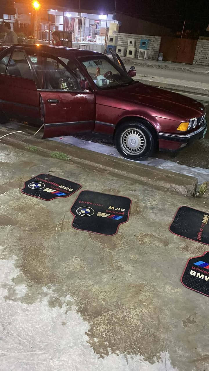 بي إم حجم ٧٣٥
محرك شرط كير شرط 
كهربائيات كلها شغاله 
فحص نينوى شرط وكالة وتحويل
يرهم مراوس حسب القناعه 
*********** السعر ٣٠ ورقه
