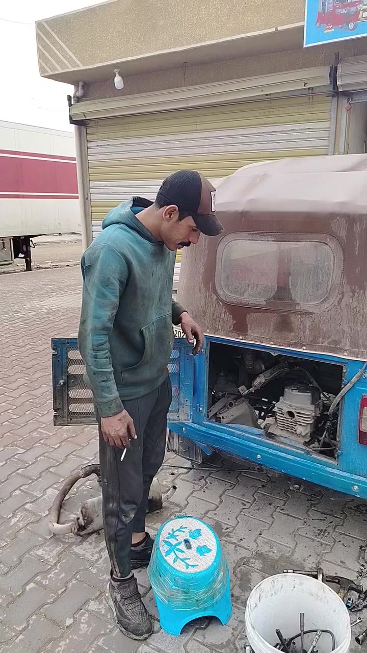 سلام عليكم شباب فيتر وكهربائي عنوان مسقط قرب شارع الشركه ***********
