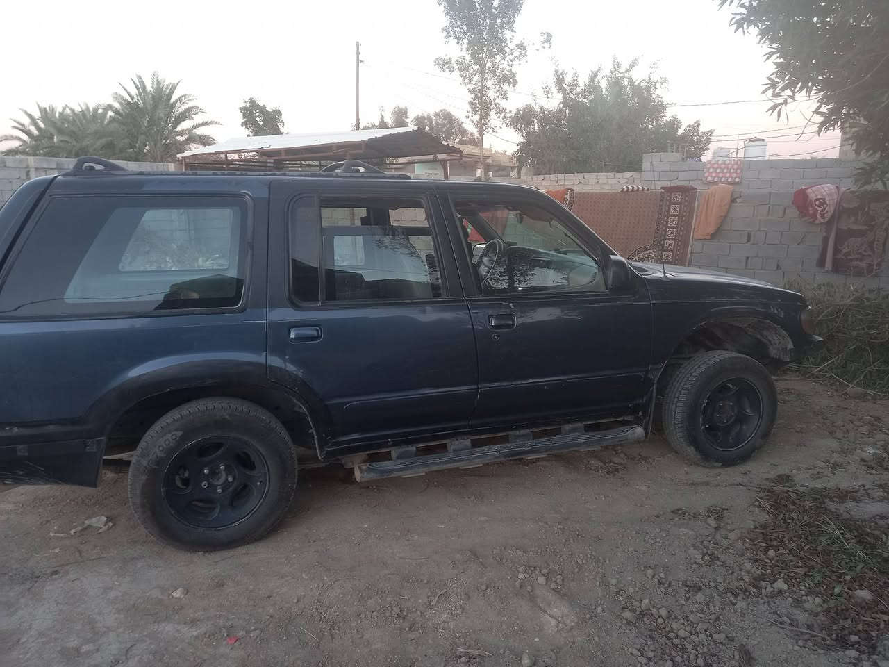 فورد اكسبلور بلور ٢٠٠١ سياره حلوه مراوس حسب القناعه مكاني بغداد للتواصل ***********
