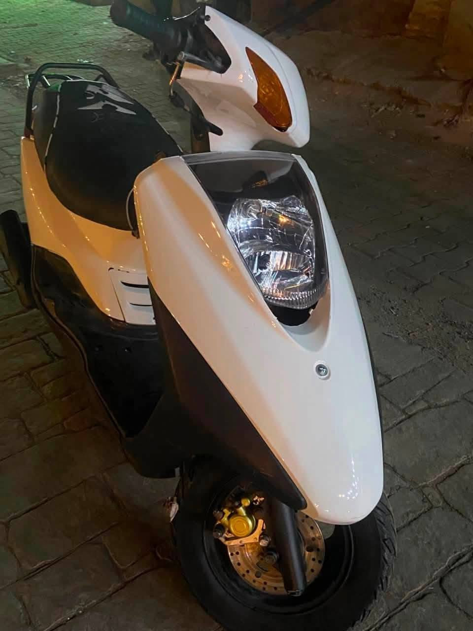 سلام عليكم دراجه بريز نضيفه مكينه خرسه نص هندر بس  باتري ضعيف اذا شدله تشتغل سلف تجي وشوفه بعينك دراجه خير من الله  مكاني بغداد مدينه الصدر ***********
