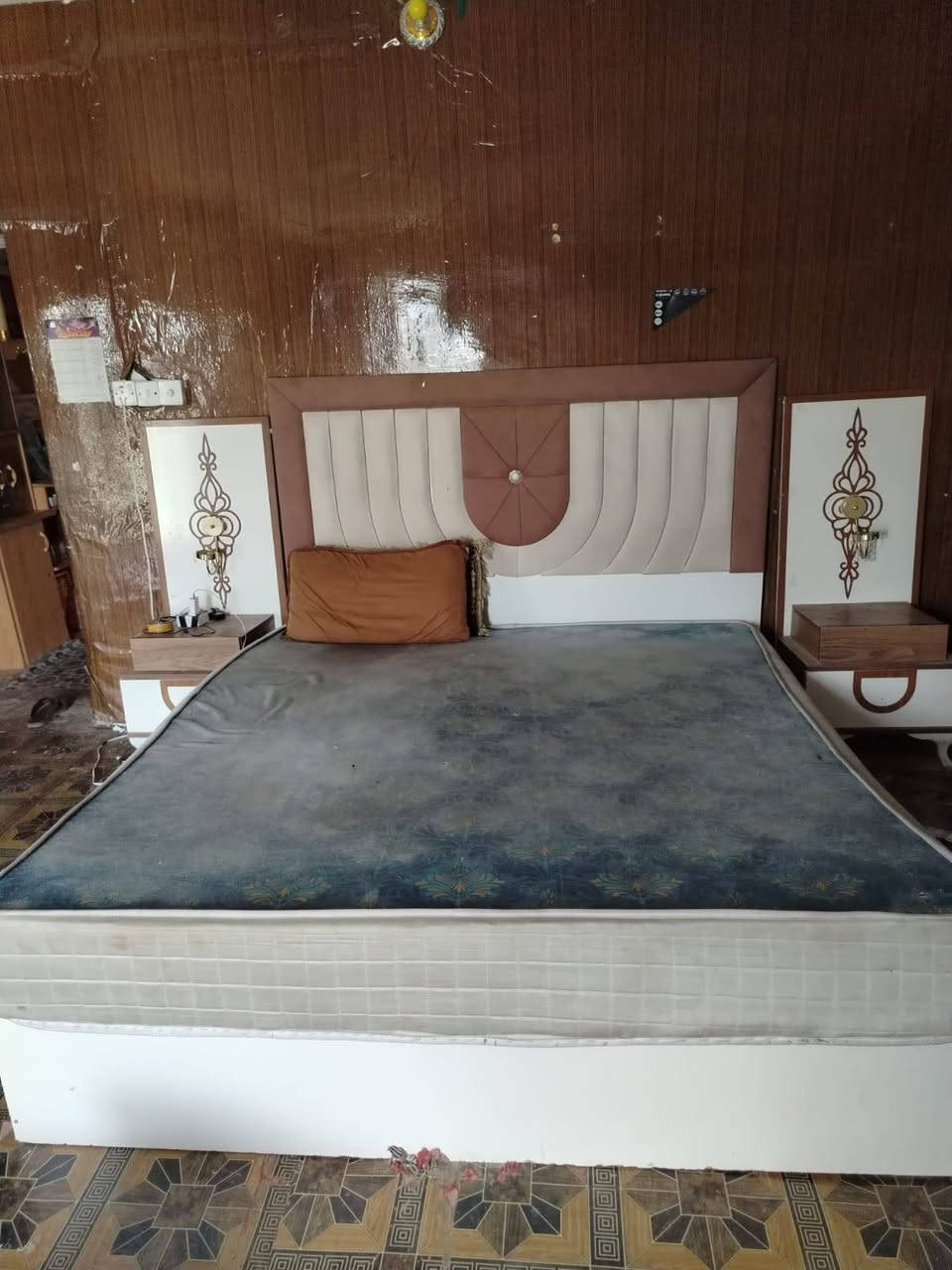 سلام عليكم غرفت نوم مستعمله للبيع نضيفه كلش السعر 550 او بيهه مجال الرقم بي واتساب ***********
