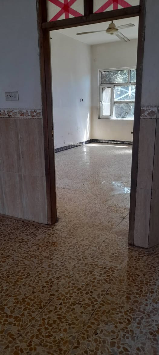 بيت حي الشيماء معروض للايجار.. مساحه ١٥٠ غرفه نوم واستقبال وهول وكراج وصحيات بيت كاشي وسيراميك سعر ٣٠٠ مطلوب عائله صغيره
*********** واتساب
