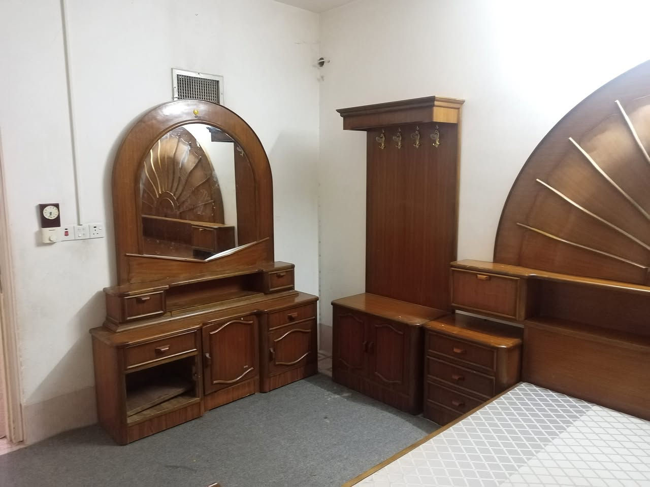 ٧ پارچە ٥٥٠ هةزار ومجالةكي كةم زور خاوينه
٧ قطع ٥٥٠ الف ومجال قليل كلش نضيف
اربيل اشتي ١


**إذا كنت صاحب هذا الإعلان وتريد حذفه لأي سبب، رجاءا أرسل رسالة إلى الدعم الفني**