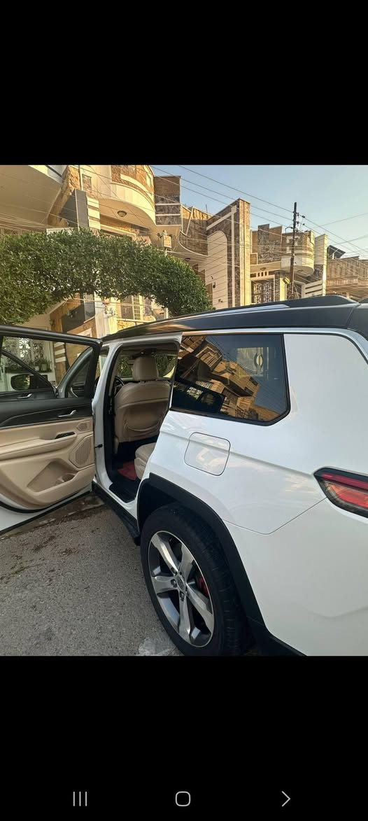 السلام عليكم للبيع جيب كراند شيروكي ٢٠٢١ الفئة لمتد المواصفات رادار امامي بنورما انارة محيطية بلادي شاشه كبيره أربع كامرات بسياره تبريد ٣ قطع وباقي موصفات المتتد الحادث بدون ضرر حريق سطحي بل بنيد وقطعتين صبغ بدون حادث ماشيه ٢٧ مايل سياره انضف من مديل ٢٥ التواصل مع الرقم ***********
