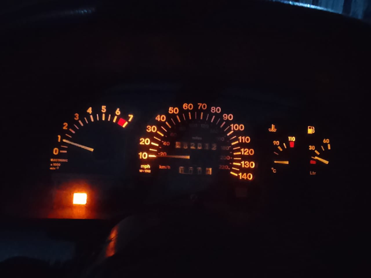 السلام عليكم
أوبل فيكترا موديل 92حجم 2000 
رقم بغداد انكليزي باسمي 
سنويه تنتهي 2029
مكاني بغداد الشعب
 سياره حلوه المحرك والكير زينات مسويلها ادامه تبديل بلكات ووايرات وكويل الصدرزين تبديل 4 دبلات ودرايفن شفتات ورواط وروس أرواط بيها نواقص بسيطه تجي وتكلب وتشوف سعرها 30ورقه وبيها مجال
هاتف 📞 *********** 
        ☎️ ***********  
        واتساب موجود هم بالارقام
