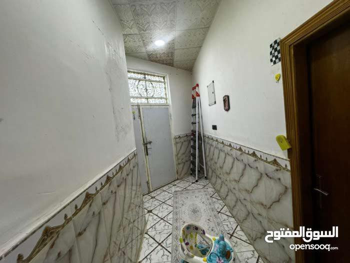 السلام عليكم بيت 200م في ابي الخصيب كوت ثويني قرب جامع خديجه سعره 85 وبي مجال ***********
