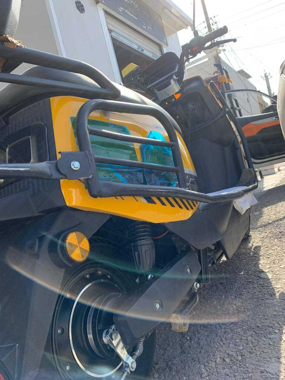 سلام عليكم دراجه شحن فول مو اصفات البيع ٣ سرعات ماشيه ٧٢
مابيه شخط بس الجاملغ المامي مفطور بطاريات وياه ضمان   بيه نضام R مكان السيديه السعر 650 وبيه مجال ***********
