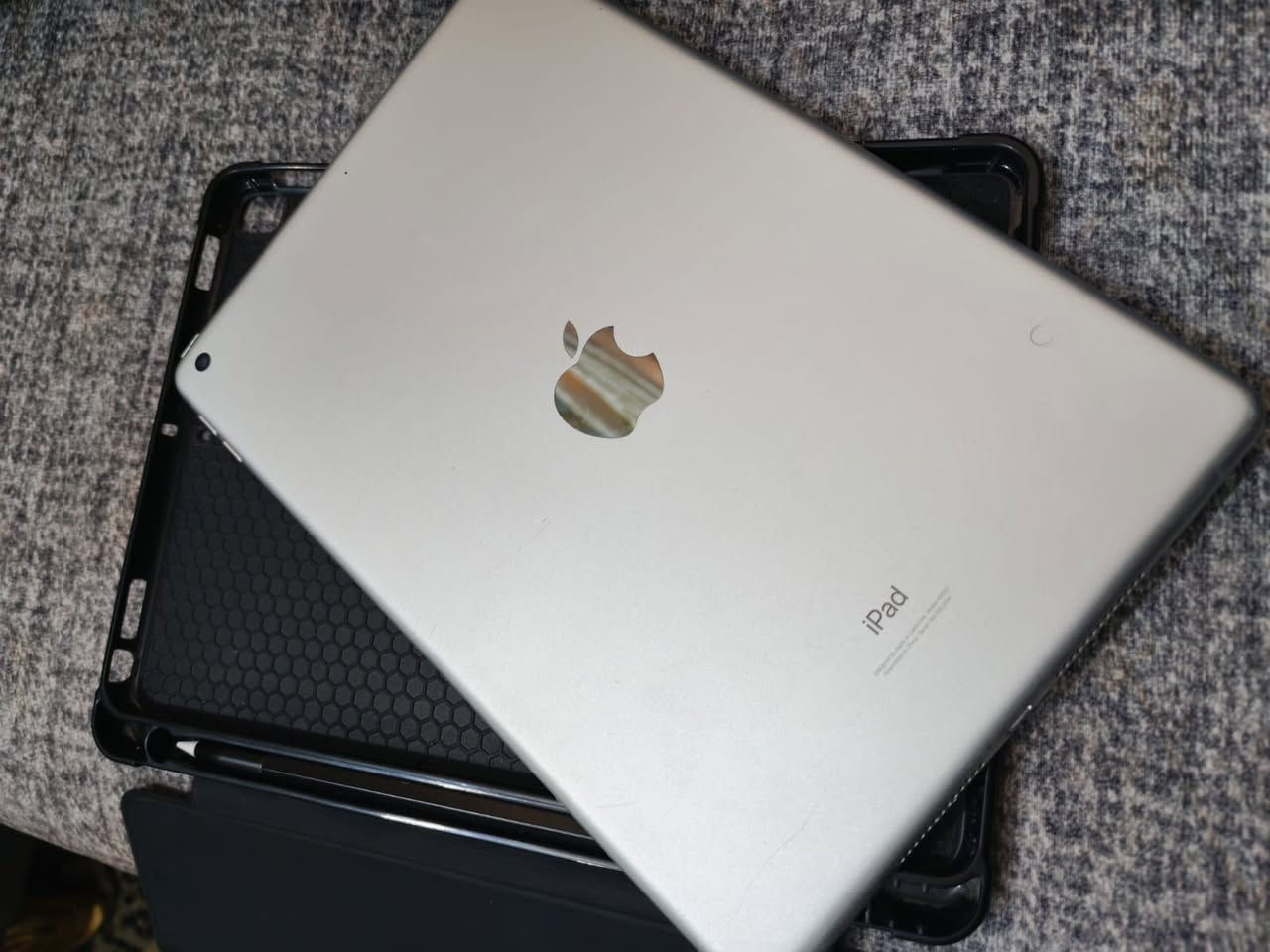 السلام عليكم
ايباد 9 للبيع فقط 
ذاكره 64 
بطارية بحدود ال 90 
الجهاز نظيف وبلادي ما مفتوح تفحص باي مكان يعجبك 
مكاني الانبار الفلوجة 
للاستفسار (***********) 
غير متواجد خاص
