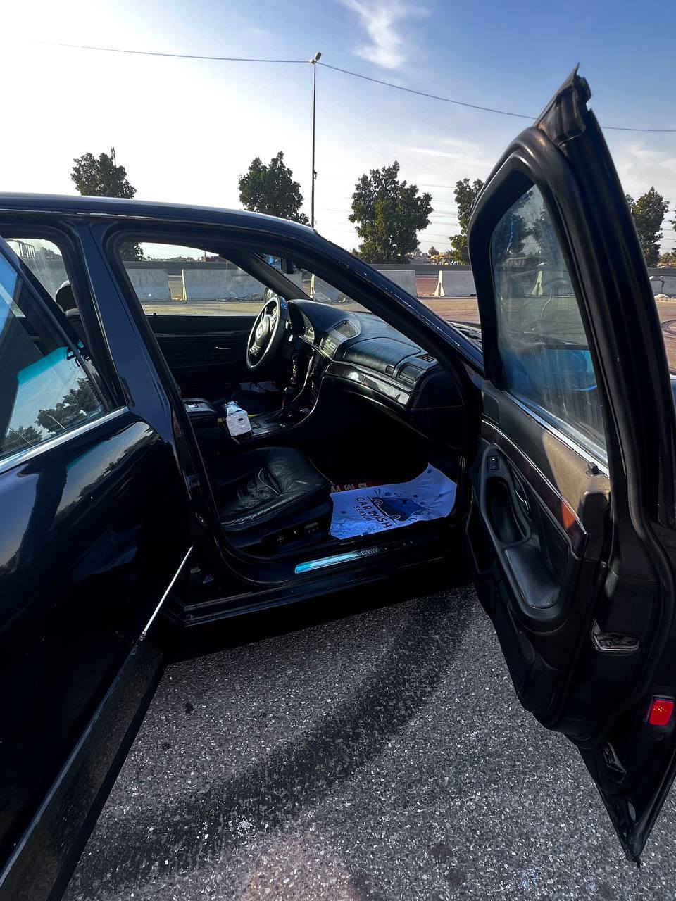 اخوان بي ام خفاش للبيع
موديل 2000 اصل 750//الي بيها حاليا 44هوه
السيارة في اي بي مواصفات 
يدات باب لد داخل خارج
فتحه 
دبل جام 
خمس بردات
برده خلفيه كهرباء
ميز طعام
مرايه قلاب بل كشن
ضهر كسار 
تليفون امامي خلفي
صندوك شفط
جكات خلفيه
لايت زنون اصلي يعني بليل نهار 
رقم الماني بسمي يعني التحويل ثاني يوم
ويل كب باخره حجم 19
لارج باب طويل 
نظام رئاسي
هاتف ***********
السعر 75 محتاج بيع فقط بدون مراوس بيها شغله بل كير الي يحب يتصل ونطي التفاصيل تحياتي 
وبيها مجال لطيبين تحياتي وتقديري لكم حميعآ
