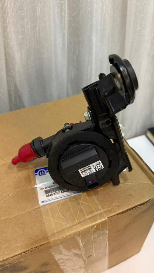 واتر بم جيب كراند شيروكي هايبرد 707
اصلي موبر جديد 
للبيع ***********
