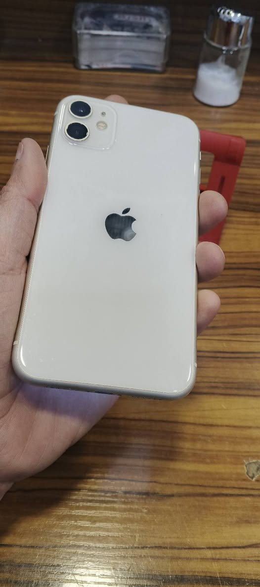 ايفون 11 عادي لون ابيض نظافه 95%
العنوان مكتب الدرة للموبايل 
كرادة داخل الجادريه /الزوية قرب حسينية الزوية.
*********** وتساب فقط

