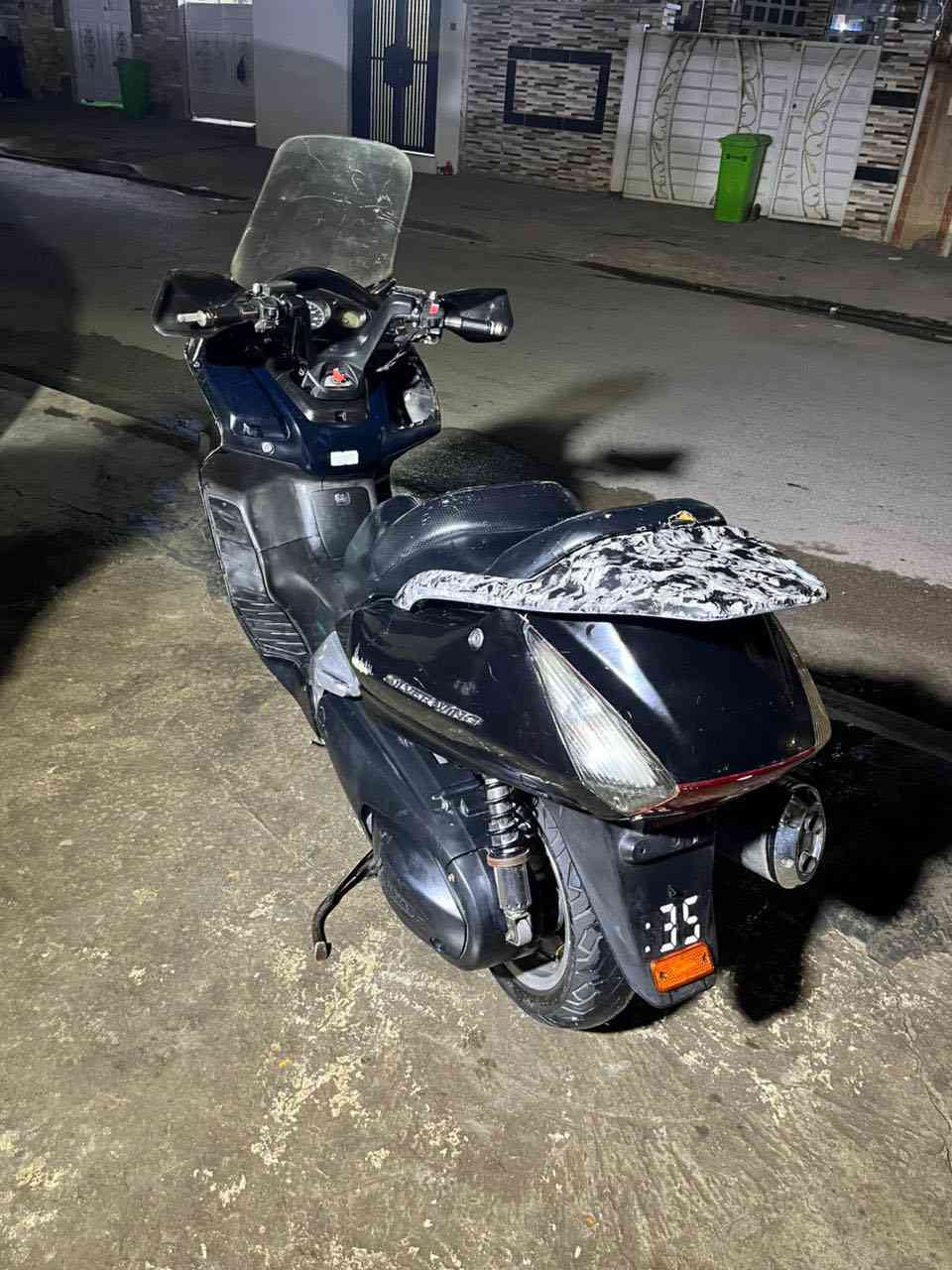 السلام عليكم سلفر ونج محرك٦٠٠ مكينه مكفوله السعر١٥ورقه و بيها مجال *********** مكان الشعب
