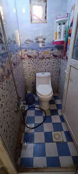 السلام عليكم 
بيت 🏠 50 متر ركن على ساحه 84451 رقم البيت 
النجف حي النداء شريط الموظفين 
يتكون من
استقبال 
صاله 
مطبخ 
غرفه 
صحيات 
البناء 
أساس صب 
السقف صب
الجدران بلوك 
الارضيه سيراميك 
السعر 47 مليون وبي مجال
البيت بسمي ثاني يوم أداور بأسم المشتري 
رقم الهاتف 
***********
***********
