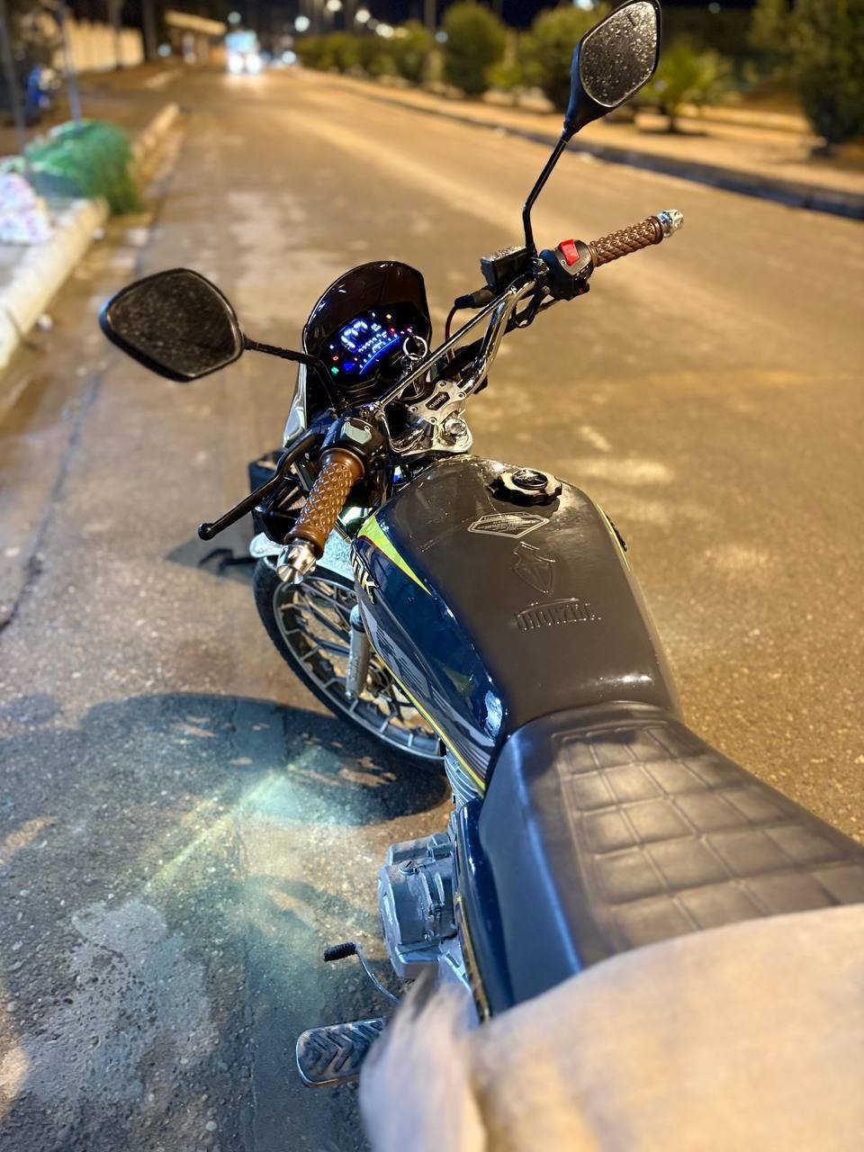 سلام عليكم 
سونك للبيع 
موديل 25بصمه بل شاشه 
بعده ماطور جديد مابي نقص 
اوراق بصمات كامل 
السعر 750قفل 
,عنوان رأوه 
الاستفسار ***********
