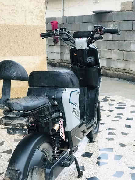 السلام عليكم . 

دراجة شحن للبيع . 

المواصفات 👇🔥

شركة R9

شاشة ايباد 🖥️

اشاير يسار + يمين 

سويج نسختين 🥶

بطاريات جديدة 100%100 

كشن طبي ⛑️

نضافة 100%100 

السعر خاص بيك خير تدلل

رقم : ***********

متوفر واتساب 👆

ما موجود ماسنجر 👎❌

مكاني صلاح الدين بلد يثرب
